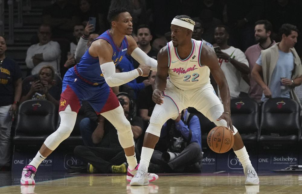 会充满了悬 会充满了悬